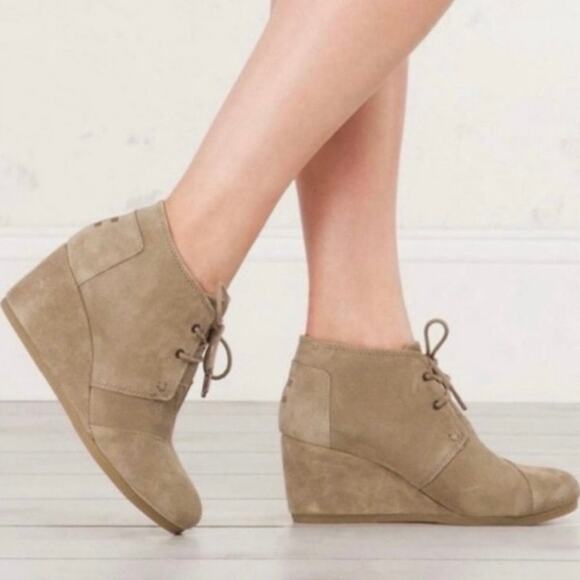 Toms Suede Desert Wedge Tie Ankle Bootie Size 7 Tan - Picture 1 of 7